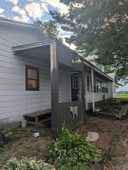 House exterior, painting, and trim detail from Solara’s project portfolio